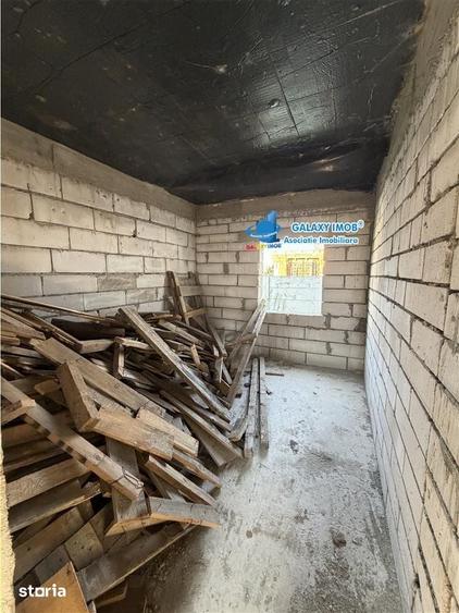 Casă cu 8 camere cu Teren 500 Mp în Clinceni