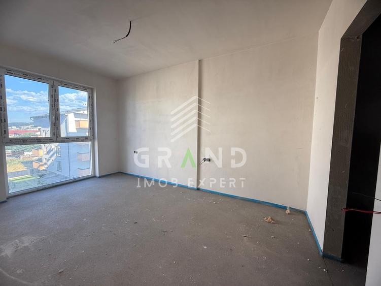 Apartament cu 3 camere semidecomandat în Florești