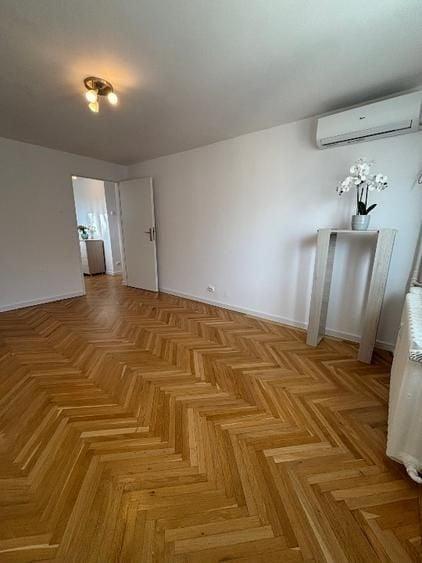 Apartament cu 2 camere decomandat, mobilat în Arcul de Triumf