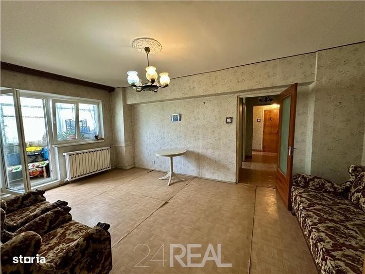 Apartament cu 3 camere semidecomandat în Apusului