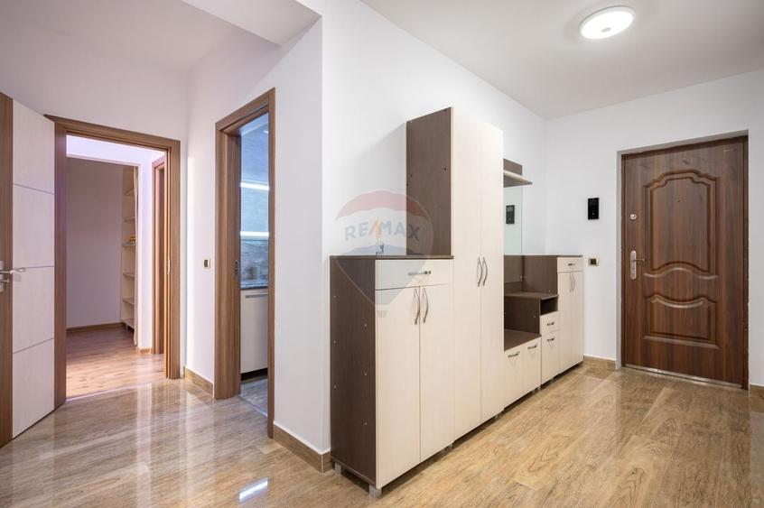 Apartament cu 3 camere decomandat, mobilat în Tractorul