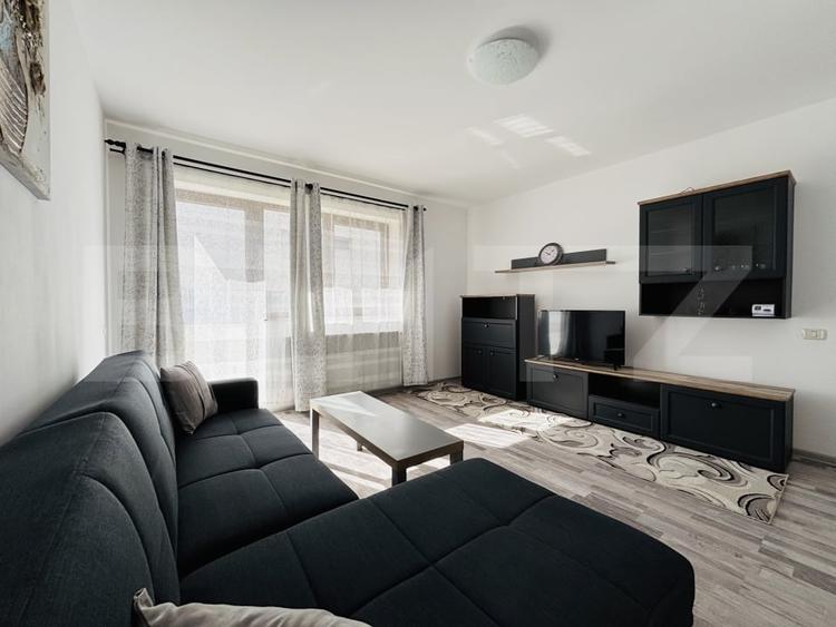 Apartament cu 3 camere decomandat, mobilat în Tractorul