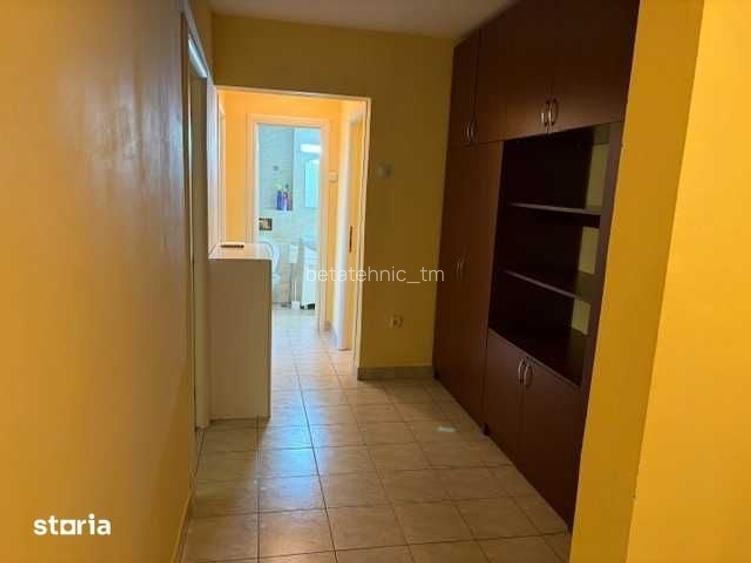 Inchiriez apartament 3 camere et 1, decomandat direct de la proprietar