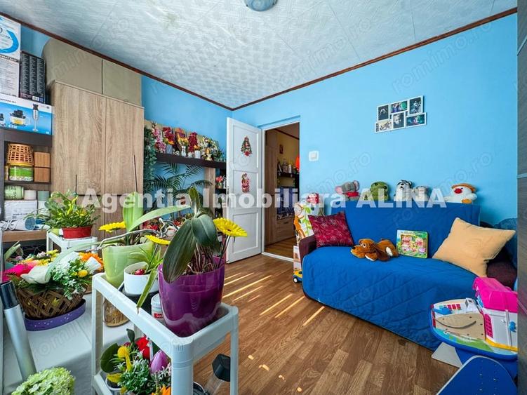 Apartament cu 3 camere semidecomandat în Gojdu