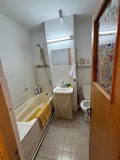 Apartament cu 3 camere semidecomandat în Exterior Vest