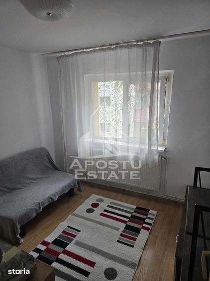 Apartament cu 3 camere decomandat în Ghiroda