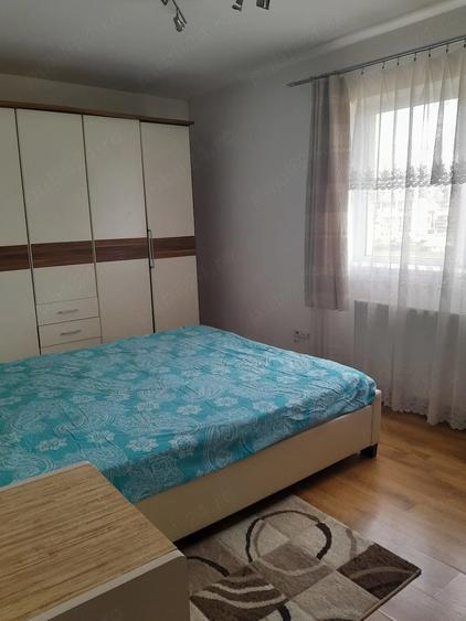 Apartament cu 3 camere semidecomandat în Florești