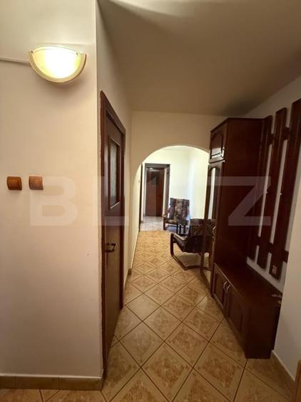 Apartament cu 3 camere semidecomandat, mobilat în Girocului