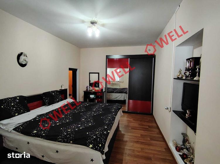 Casă cu 8 camere cu Teren 1130 Mp în Moacșa