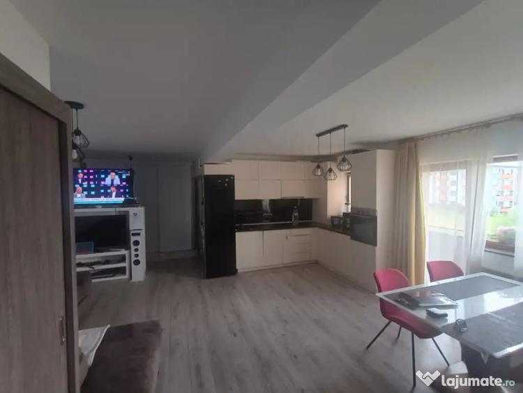 Apartament cu 3 camere semidecomandat în Florești