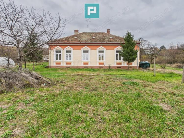Casă cu Teren 2703 Mp în Ghioroc