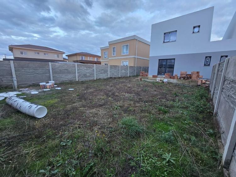 Duplex cu 5 camere cu Canalizare în Moșnița Nouă