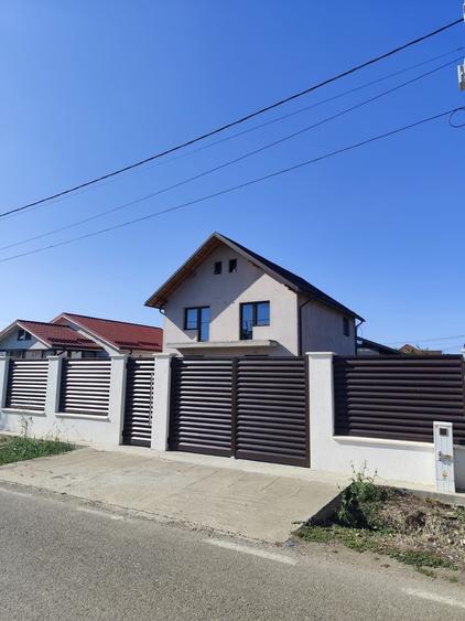 Casă cu 4 camere în Exterior Vest