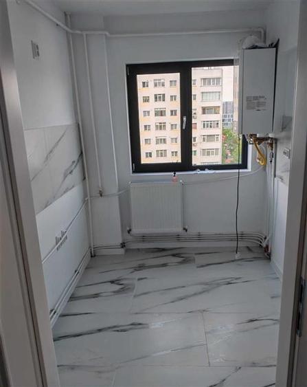 Apartament cu 3 camere semidecomandat în Splai Bahlui