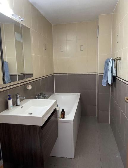 Apartament cu 3 camere decomandat, mobilat în Doamna Ghica