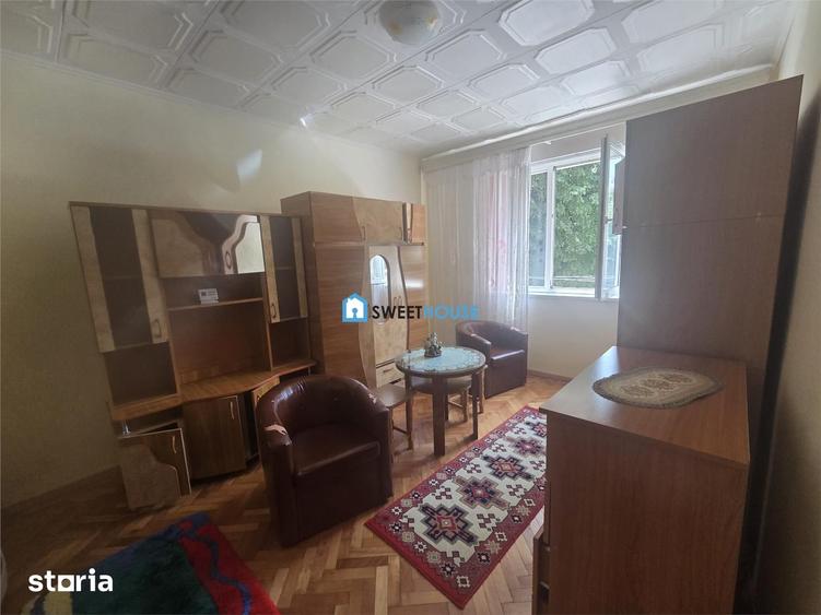 Garsonieră decomandată în Central