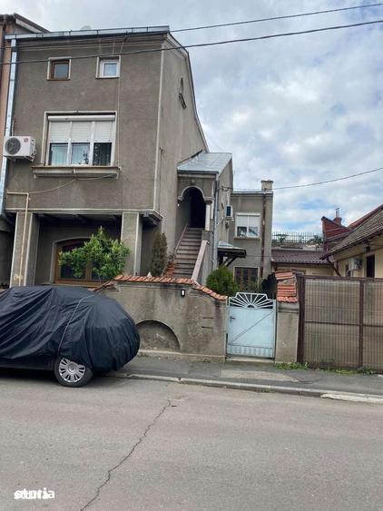 Apartament cu 3 camere în Decebal