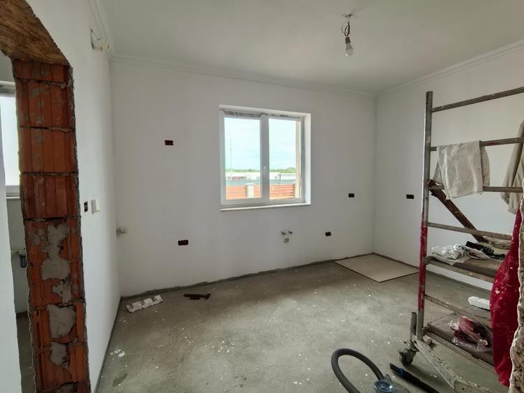 Casă cu 3 camere cu Canalizare în Ghiroda
