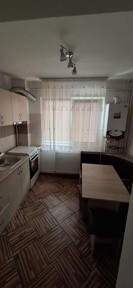 Apartament cu 2 camere semidecomandat în Rovine