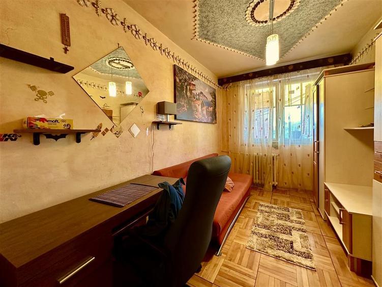Apartament cu 4 camere decomandat în Central