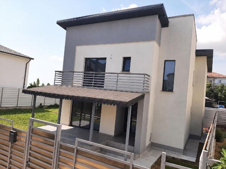 Casă individuală cu 6 camere cu Teren 400 Mp în Sud