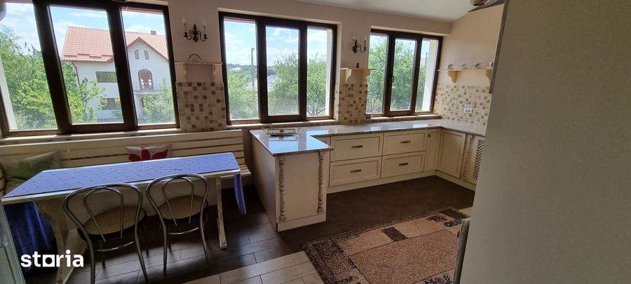 Casă cu 5 camere cu Teren 2000 Mp în Central