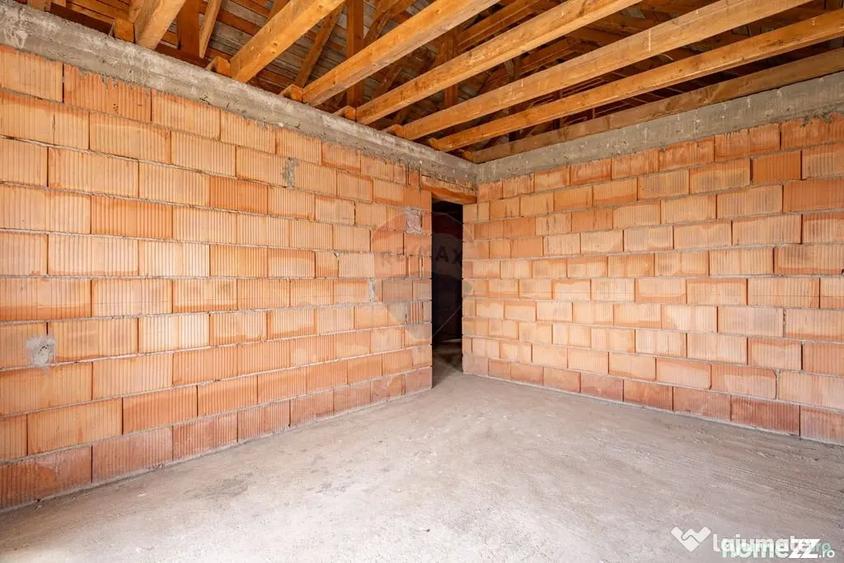 Casă cu 5 camere cu Teren 300 Mp în Fântânele