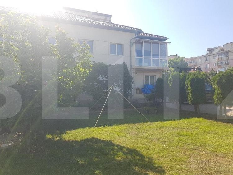 Casă individuală cu 15 camere cu Teren 1256 Mp în Între Lacuri
