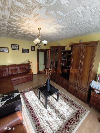 Apartament cu 3 camere decomandat în Unirii Sud