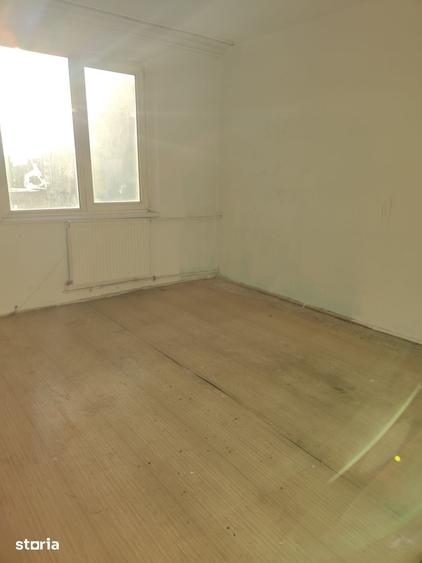 Apartament cu 3 camere decomandat în Rahova