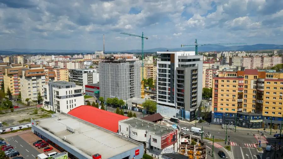 Penthouse cu 3 camere decomandat, mobilat în Răcădău