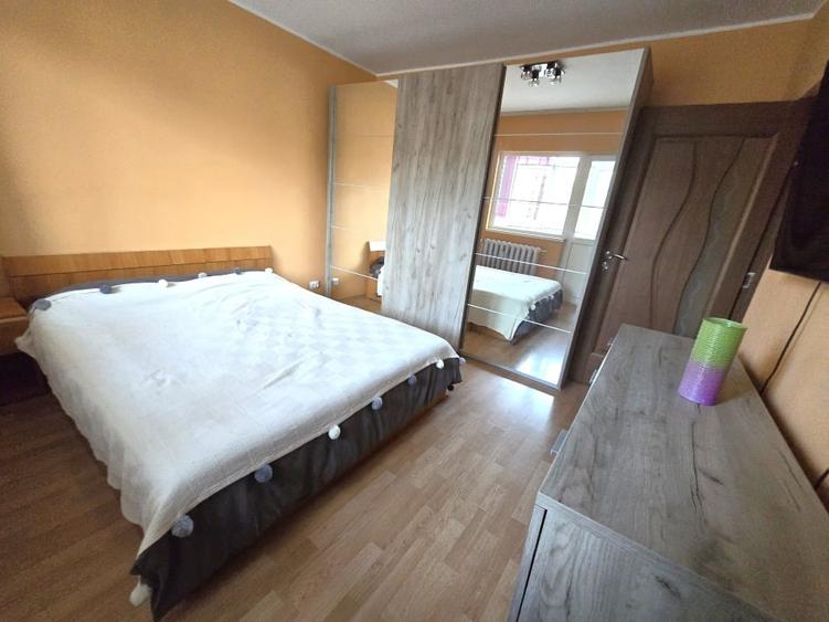Apartament cu 2 camere decomandat, mobilat în Central
