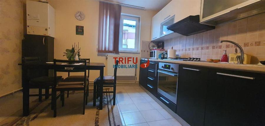 Apartament cu 3 camere semidecomandat, mobilat în Cetate