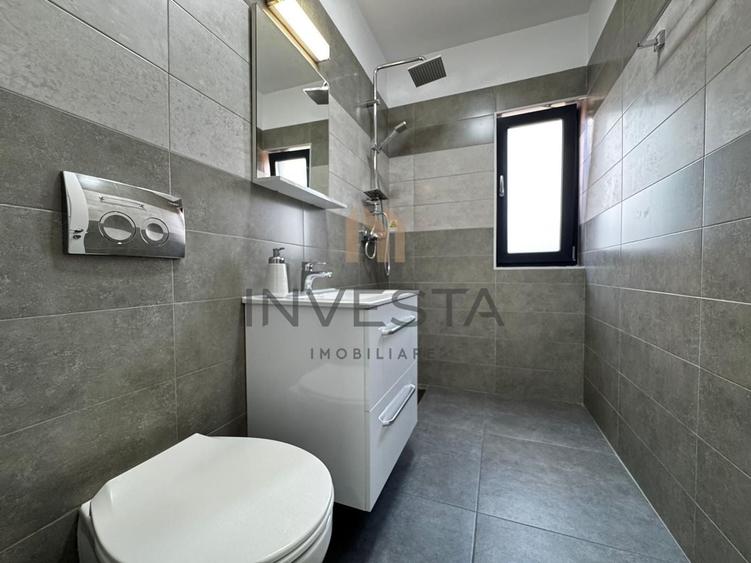 Casă individuală cu 14 camere cu Canalizare în Zorilor