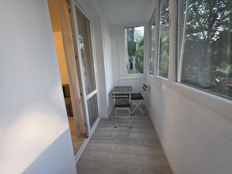 Apartament cu 3 camere semidecomandat în Balta Albă