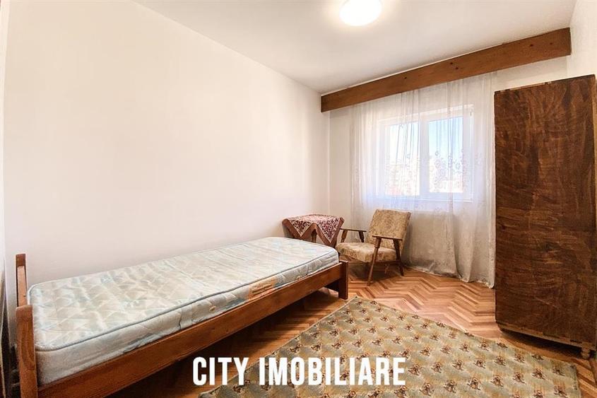Apartament cu 4 camere decomandat în Semicentral