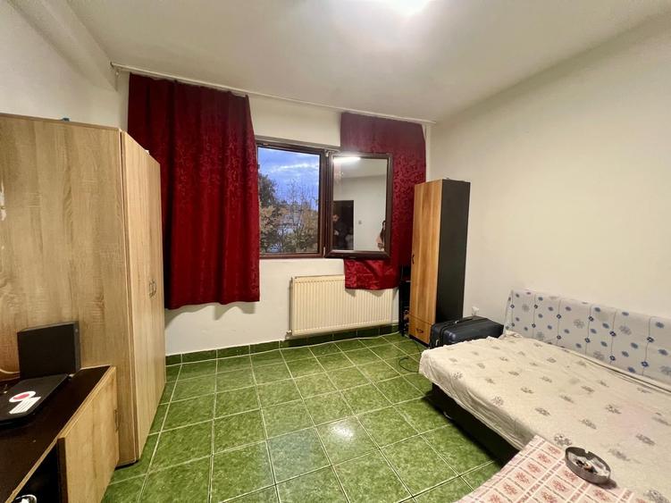 Garsonieră decomandată, mobilată în UMT