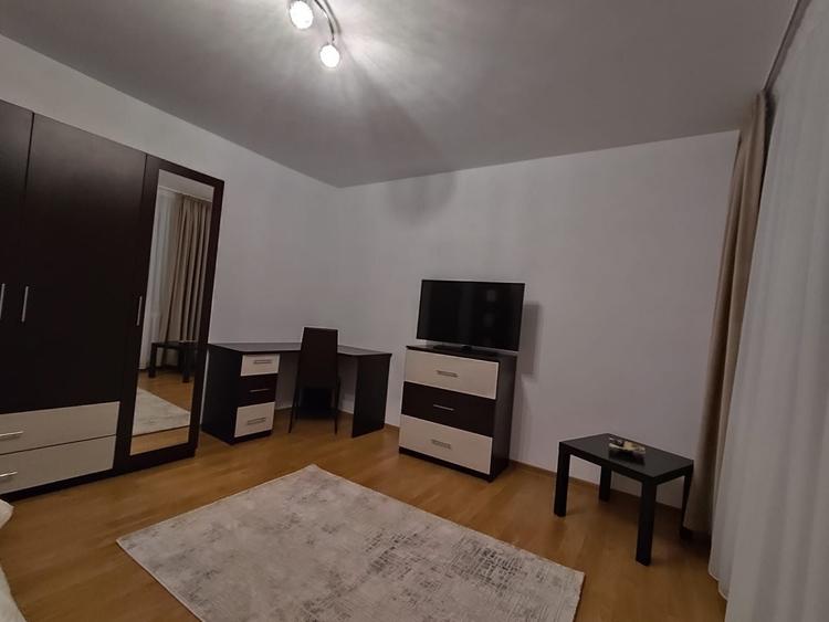 Garsonieră decomandată în Titan
