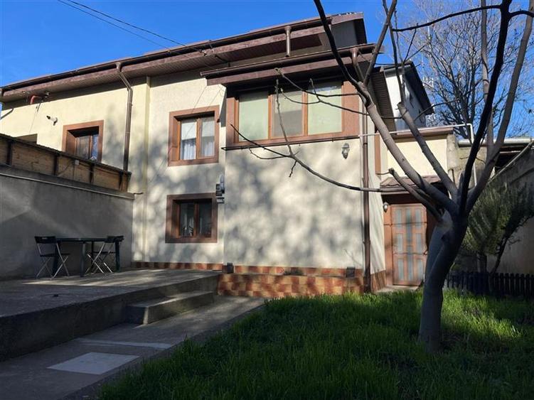 Duplex cu 4 camere cu Canalizare în Ultracentral