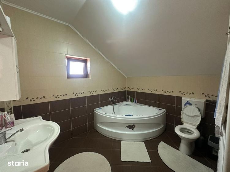 Casă cu 4 camere în Central