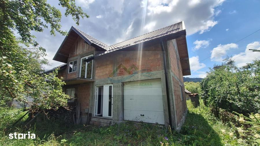 Casă cu 5 camere cu Teren 421 Mp în Central