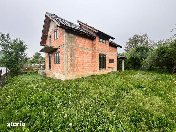 Casă cu 4 camere cu Teren 1000 Mp în Șieu