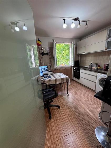 Apartament cu 2 camere decomandat, mobilat în Brâncoveanu