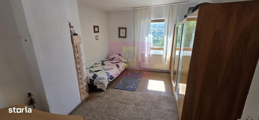 Casă cu 4 camere cu Teren 451 Mp în Central