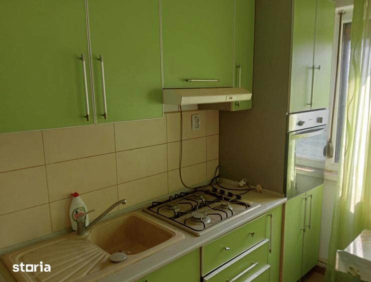 Apartament cu 4 camere semidecomandat în Micro 38