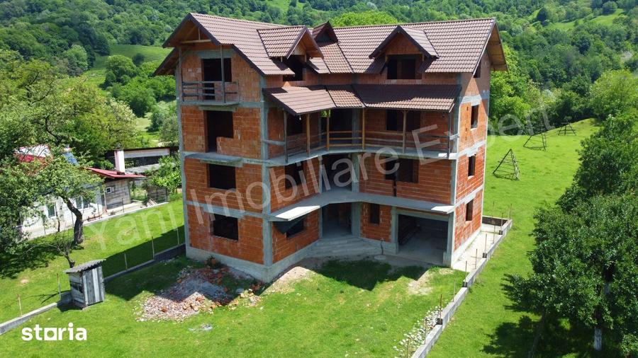 Casă cu Teren 1183 Mp în Corbeni