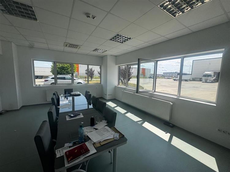 Spațiu industrial, de 1,800 mp, în Exterior Vest