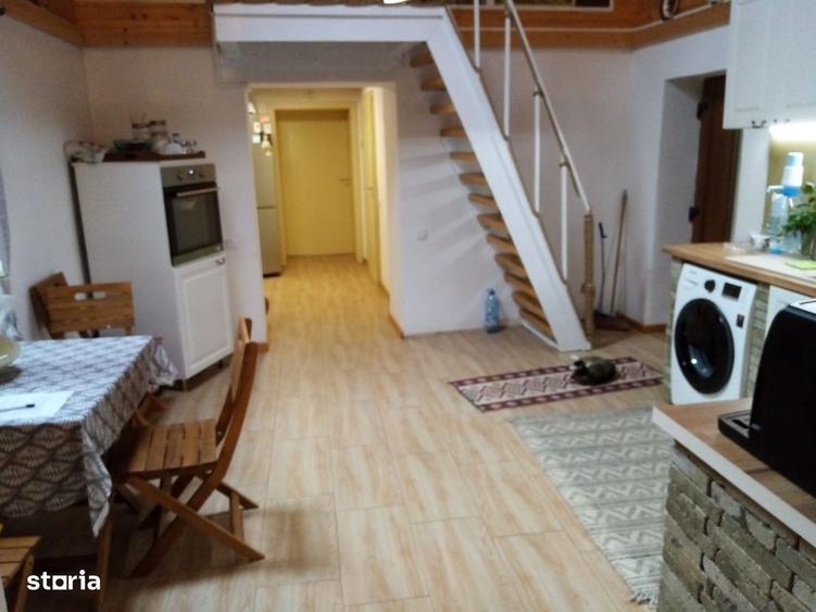 Casă cu 3 camere în Săcărâmb