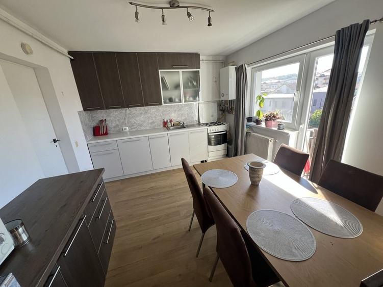 Apartament cu 3 camere în Florești