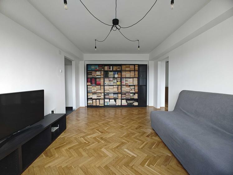 Apartament cu 4 camere semidecomandat în Ultracentral